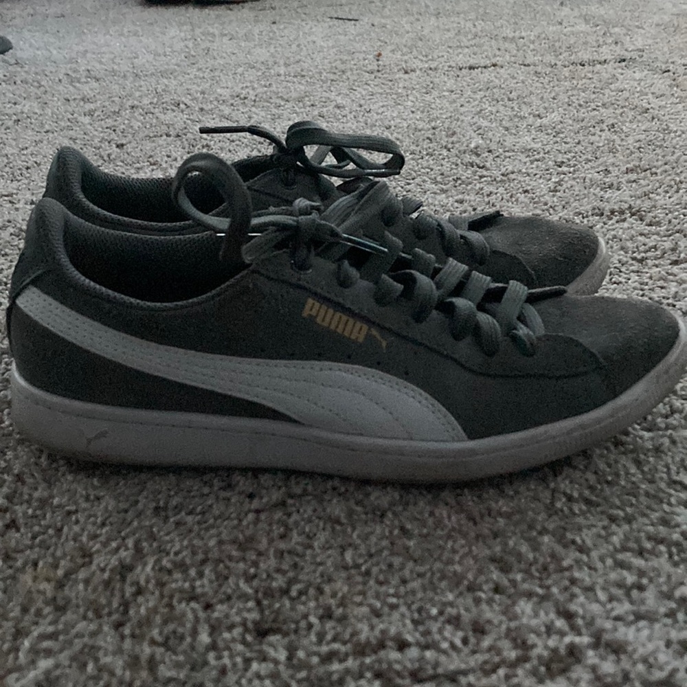 grey puma sneakers